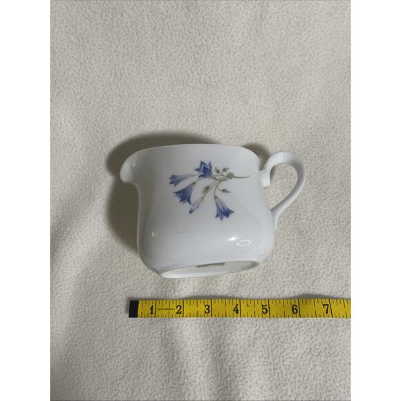 Beautiful Corning Blue Dusk Flower Designed Handled Gravy Boat - Picture 6 of 7